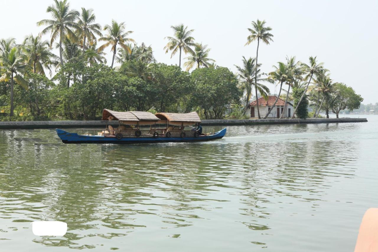 Regant Lake Village, Kollam. Chavara Extérieur photo
