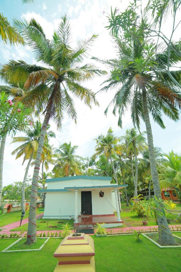 Regant Lake Village, Kollam. Chavara Extérieur photo