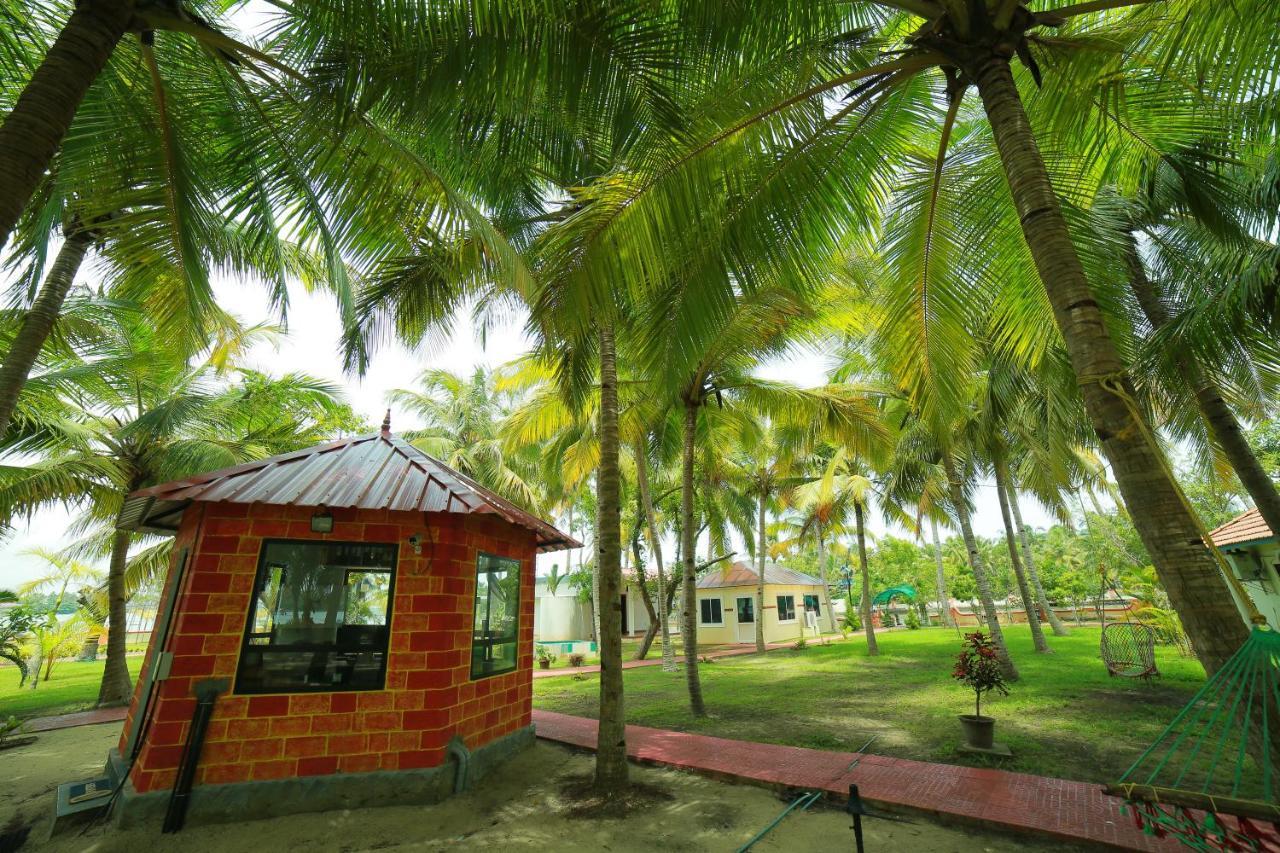 Regant Lake Village, Kollam. Chavara Extérieur photo