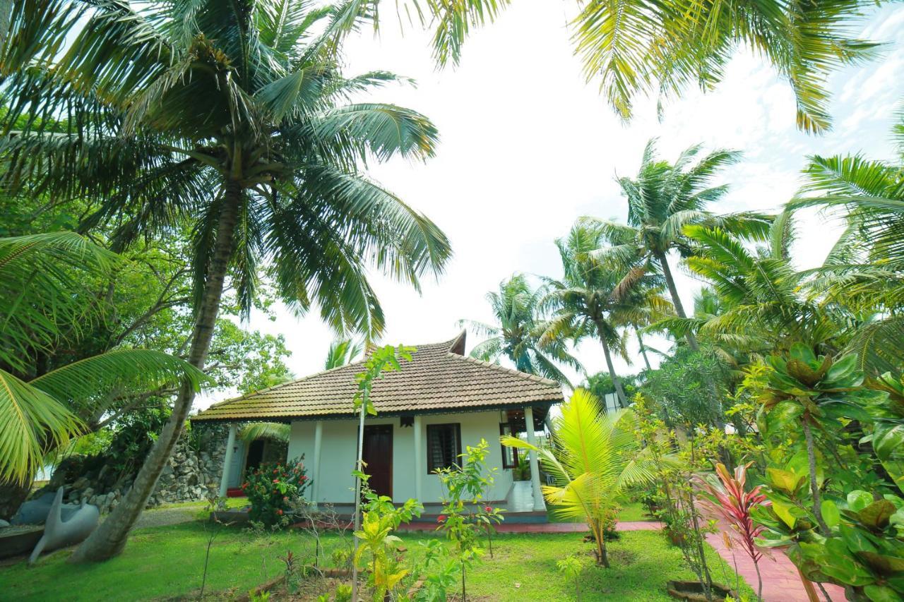 Regant Lake Village, Kollam. Chavara Extérieur photo