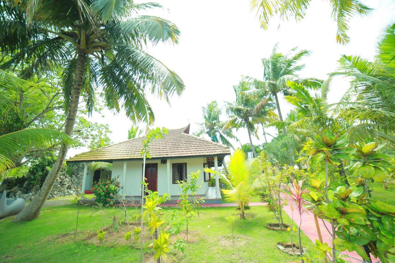 Regant Lake Village, Kollam. Chavara Extérieur photo