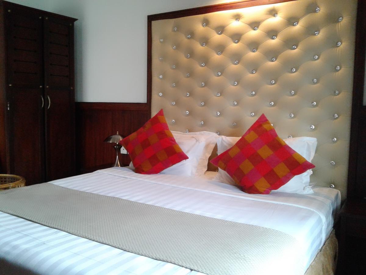 Regant Lake Village, Kollam. Chavara Extérieur photo