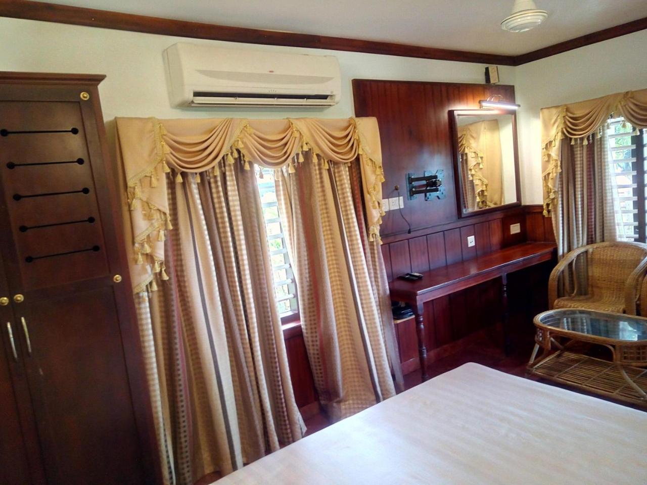 Regant Lake Village, Kollam. Chavara Extérieur photo