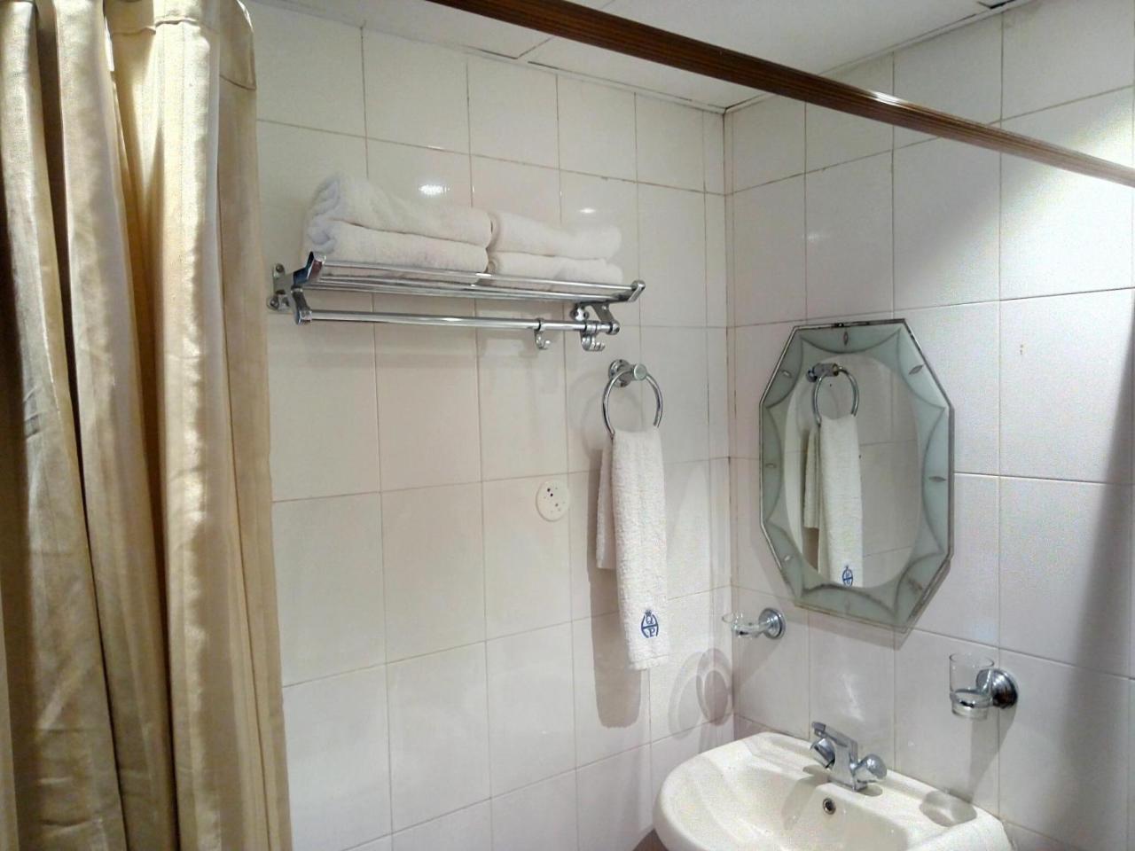 Regant Lake Village, Kollam. Chavara Extérieur photo