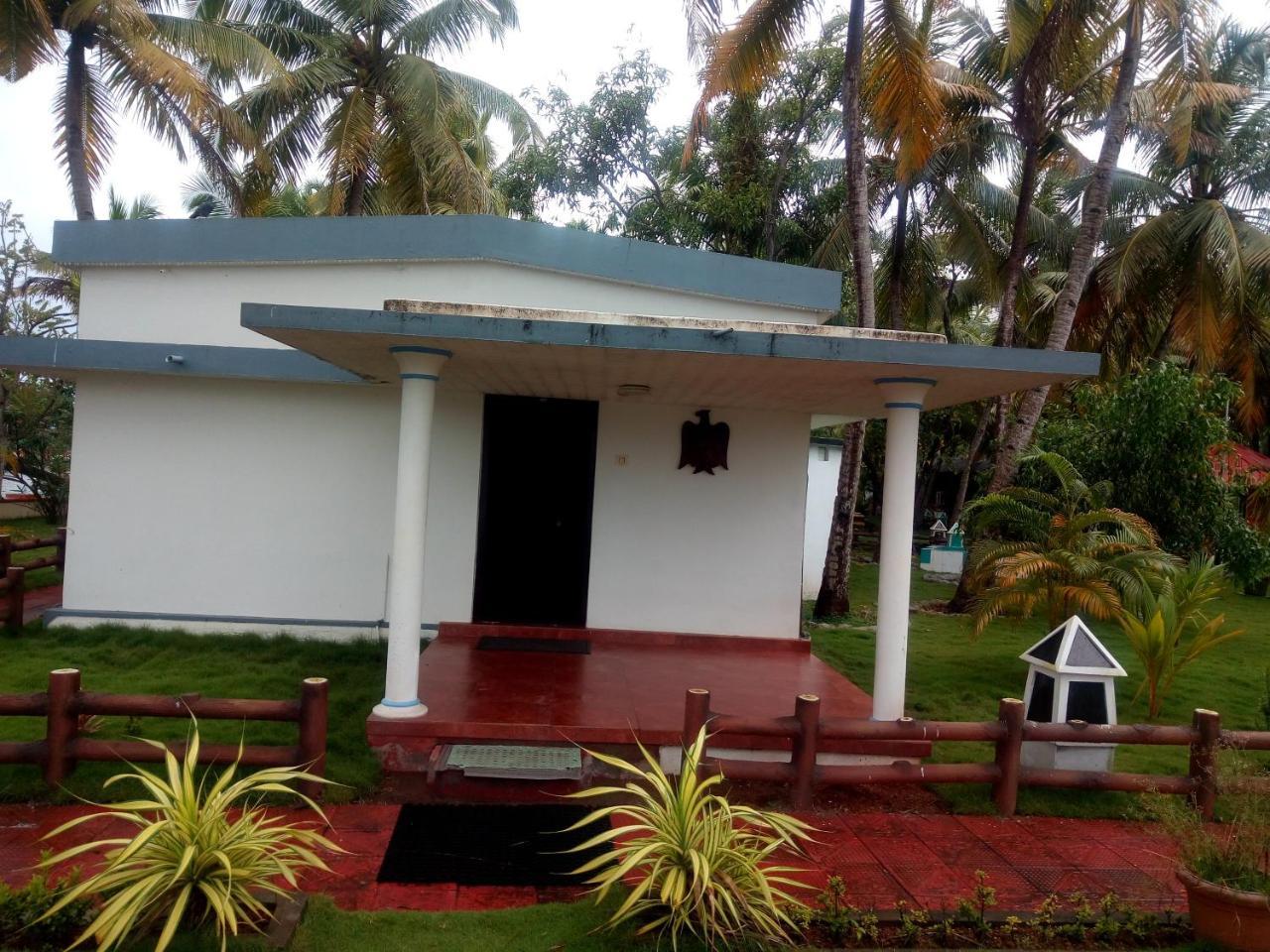 Regant Lake Village, Kollam. Chavara Extérieur photo