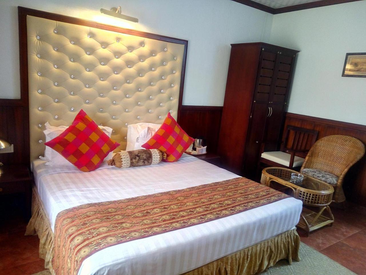 Regant Lake Village, Kollam. Chavara Extérieur photo